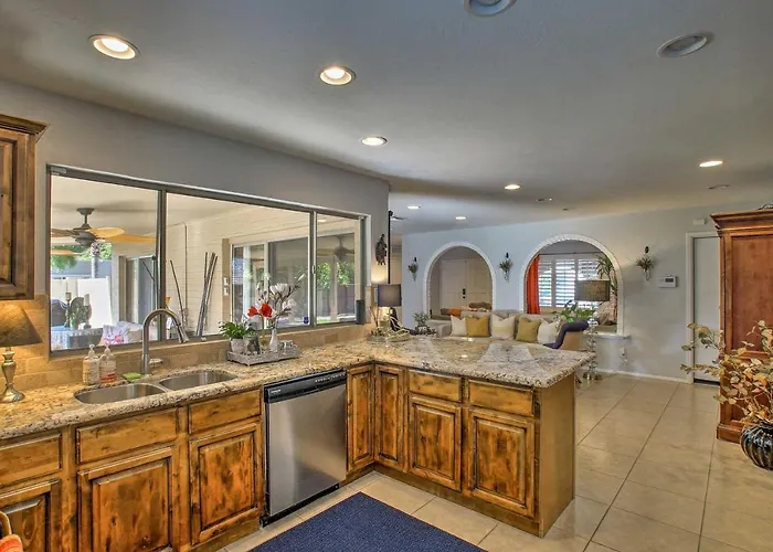 4 Mi To Old Town: Family W/ Pool & Bbq Holiday home Scottsdale